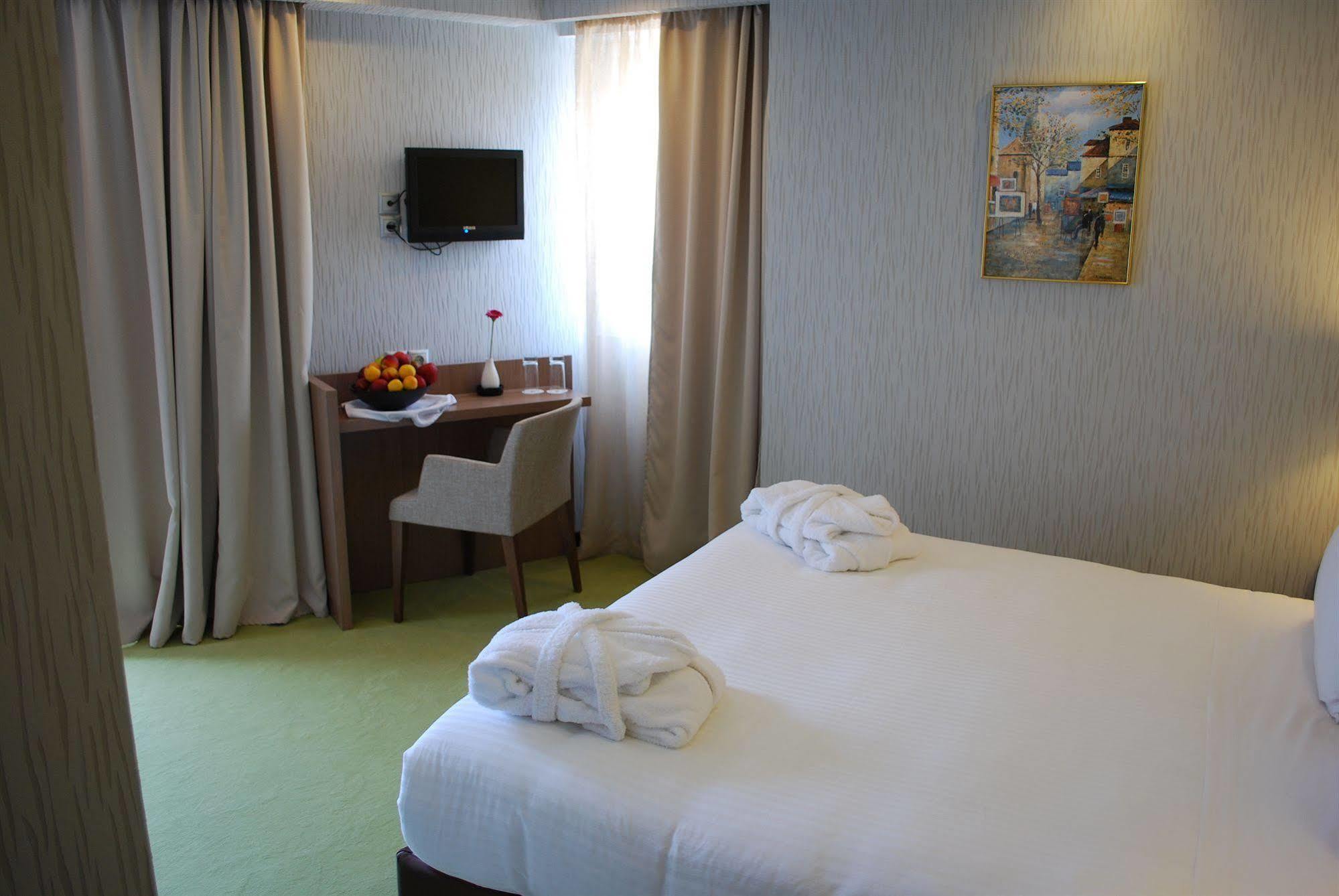 Athens Lotus Hotel Exteriör bild